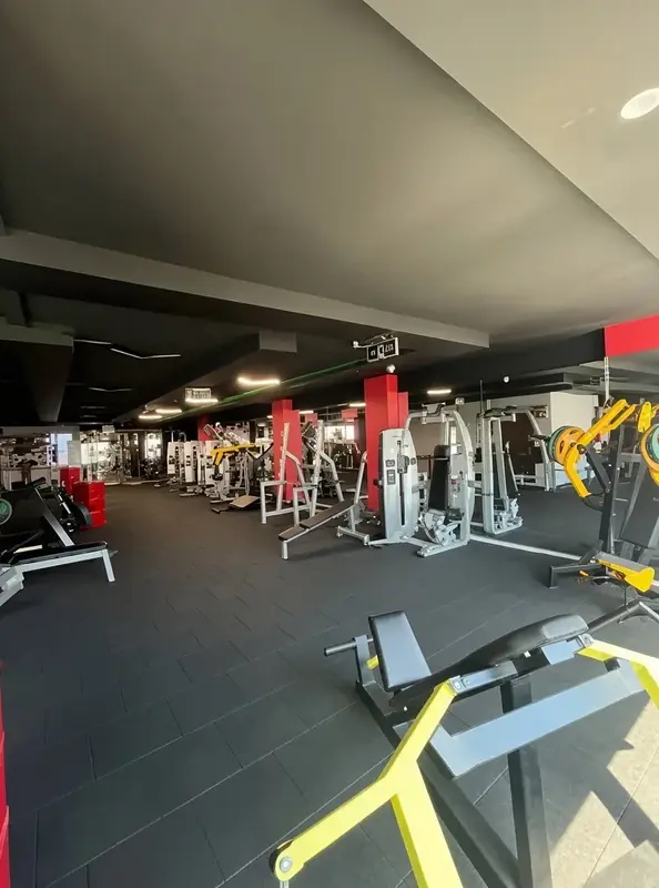 Crunch Fitness Bayrampaşa Ana Giriş ve Resepsiyon Alanı